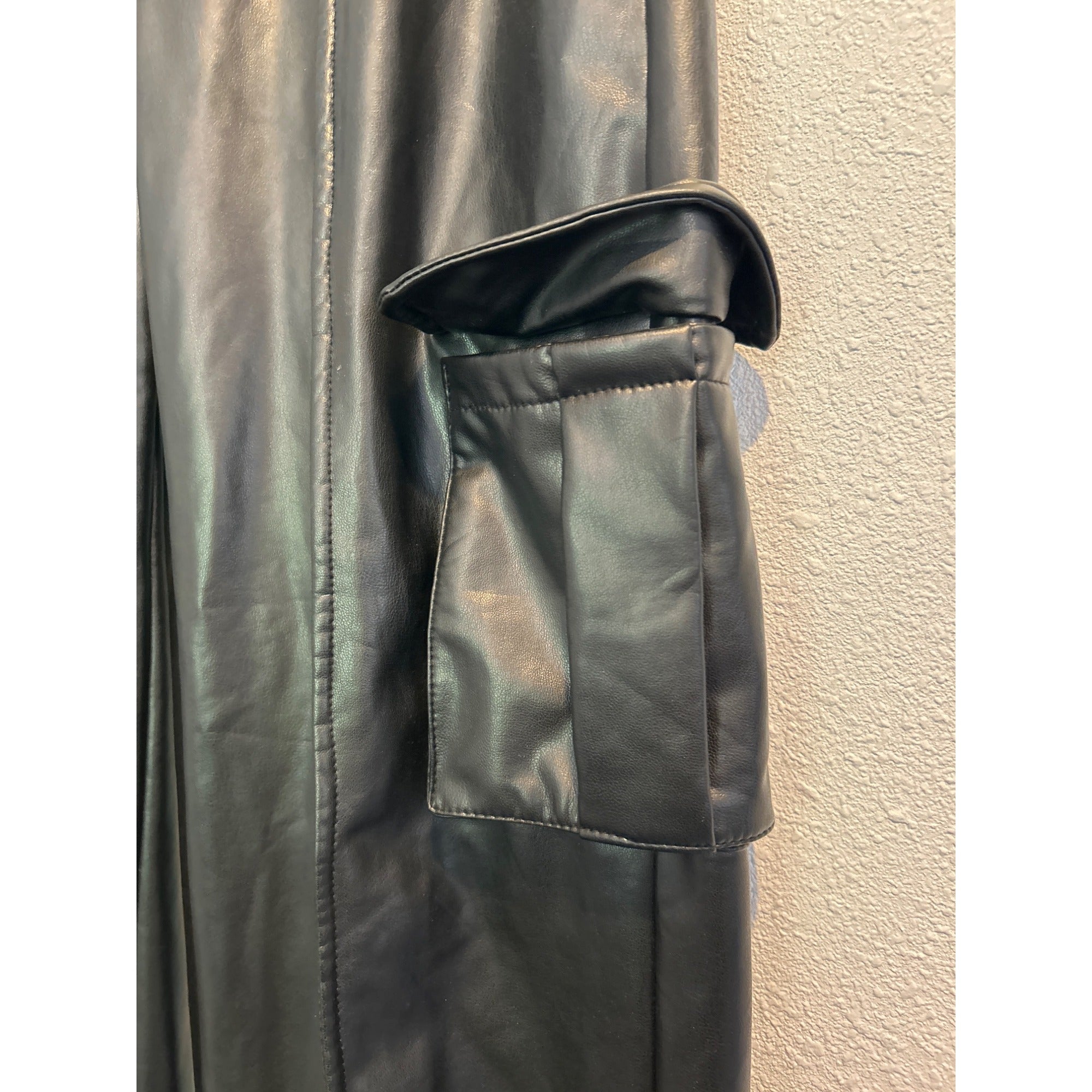 Forever 21 MEDIUM Black Faux Leather Cargo Pants Stretch