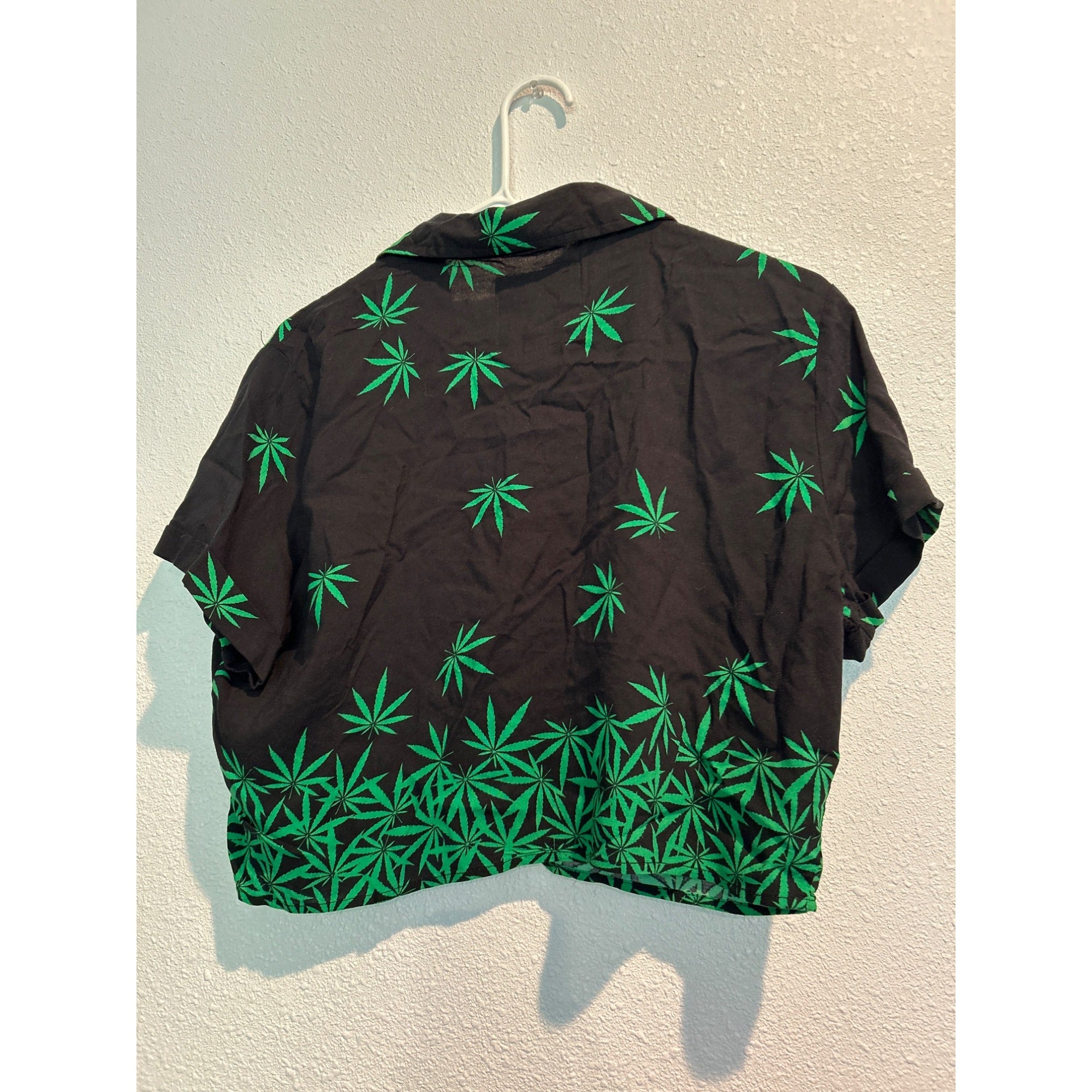 Spencer’s Marijuana Weed CROP Button Front Shirt WOMENS LARGE