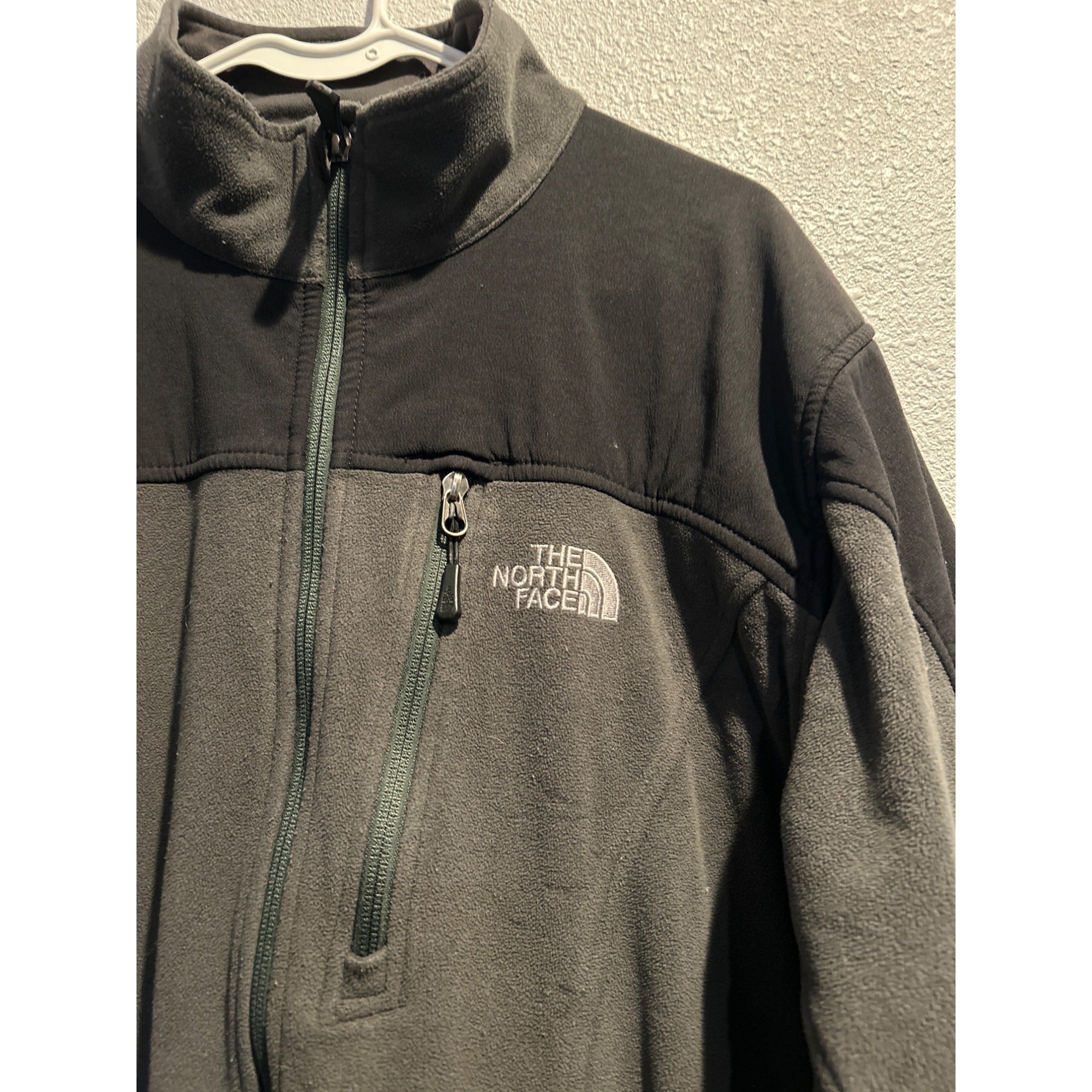 The North Face Windstopper (Men's LARGE) Gray/Black Fleece Jacket