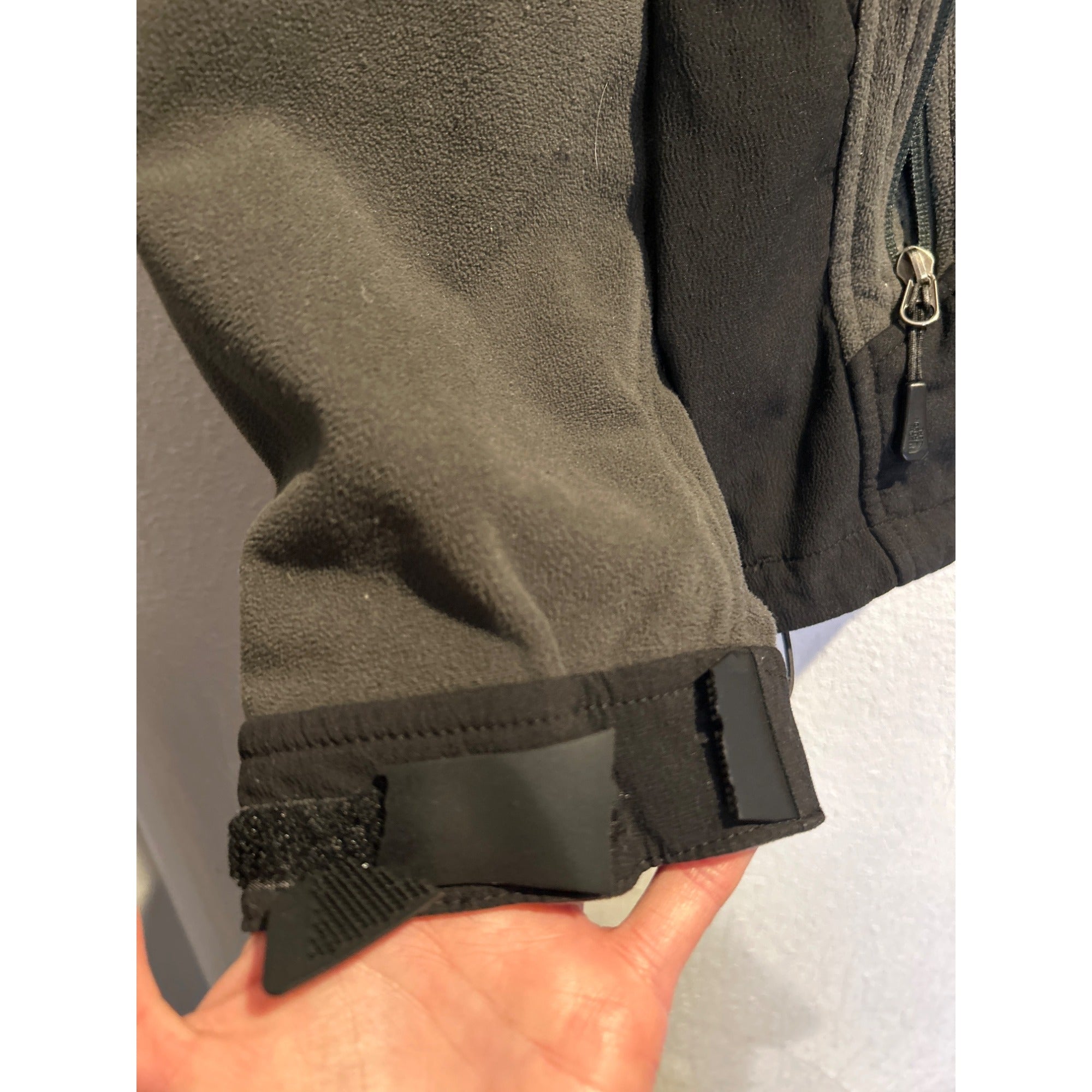 The North Face Windstopper (Men's LARGE) Gray/Black Fleece Jacket