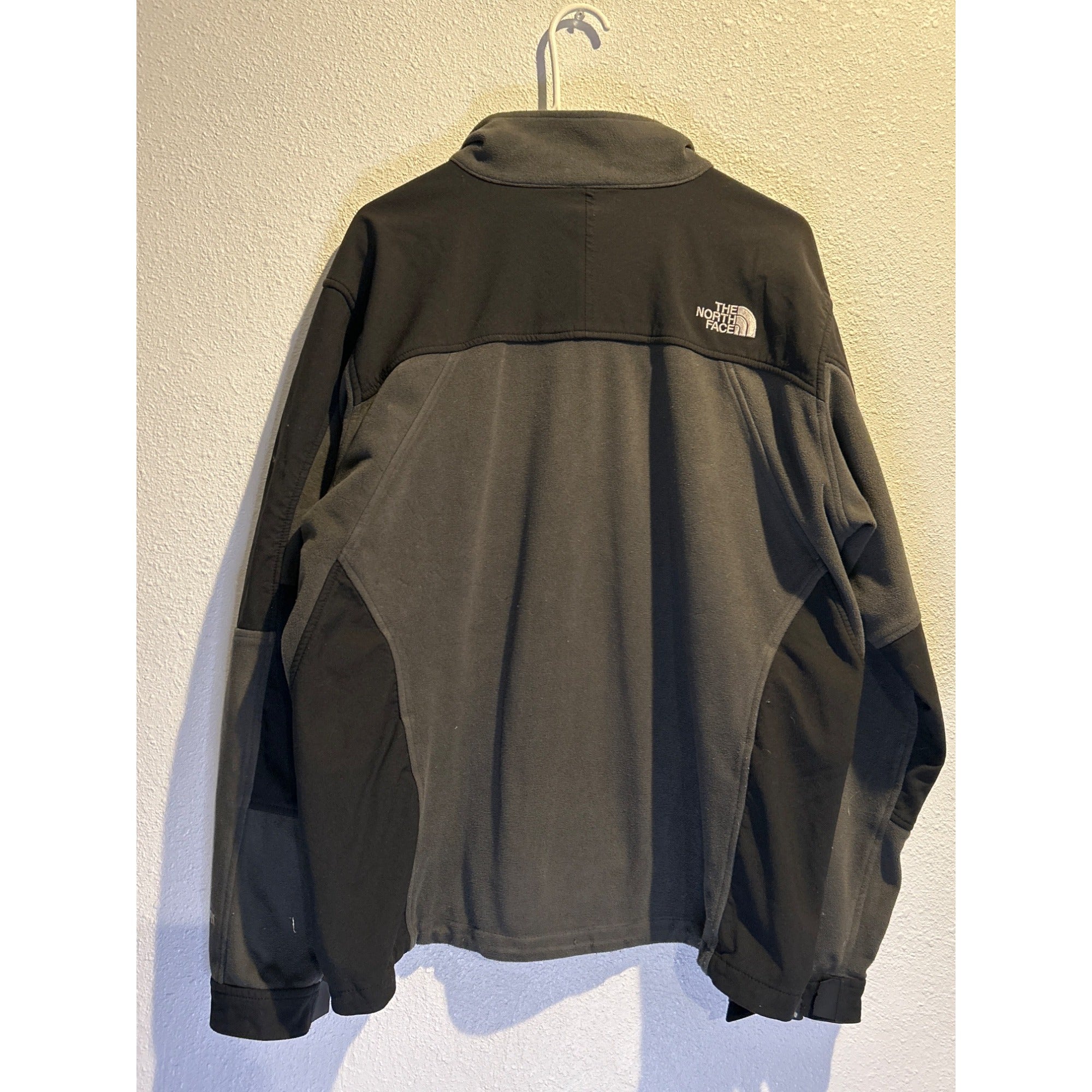 The North Face Windstopper (Men's LARGE) Gray/Black Fleece Jacket