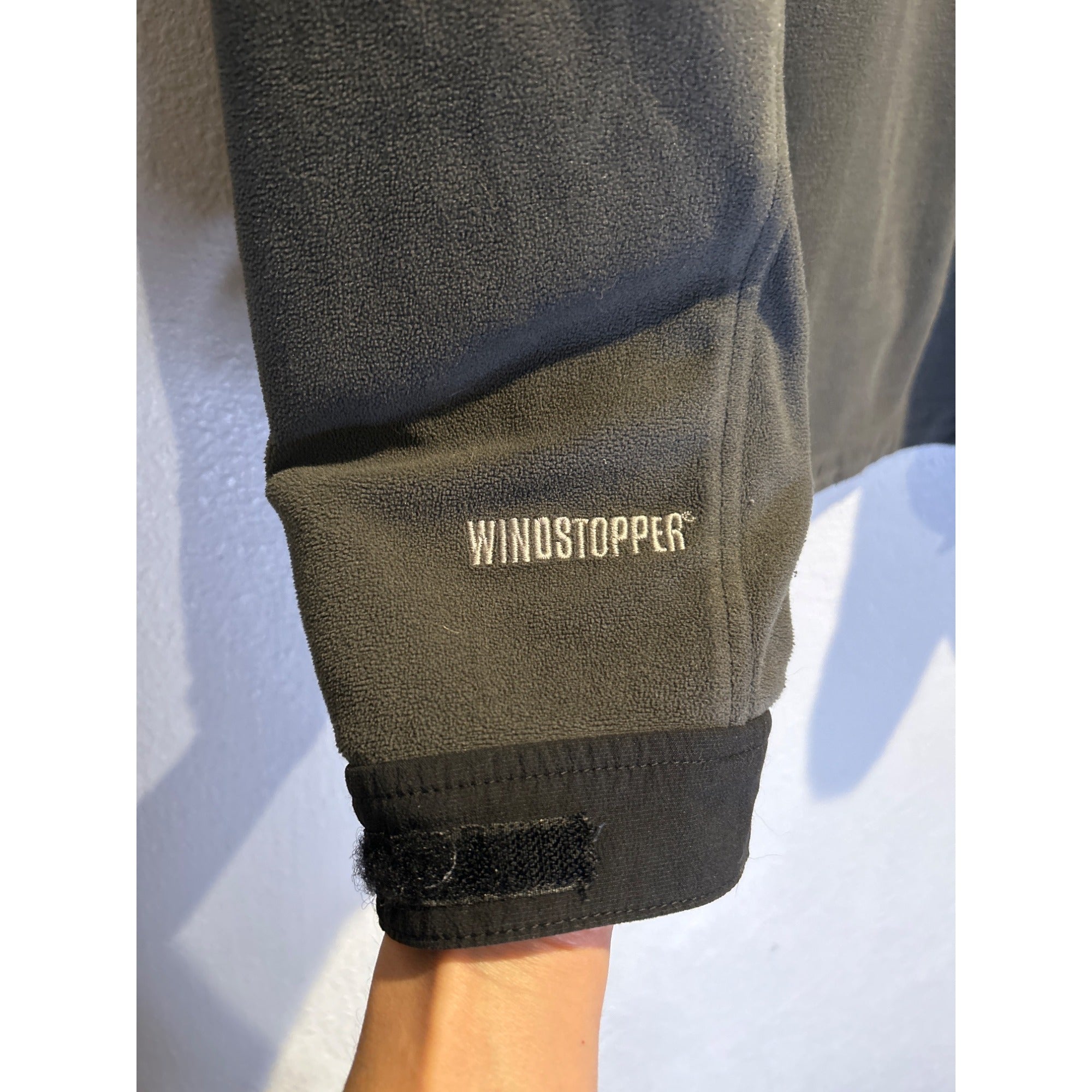 The North Face Windstopper (Men's LARGE) Gray/Black Fleece Jacket