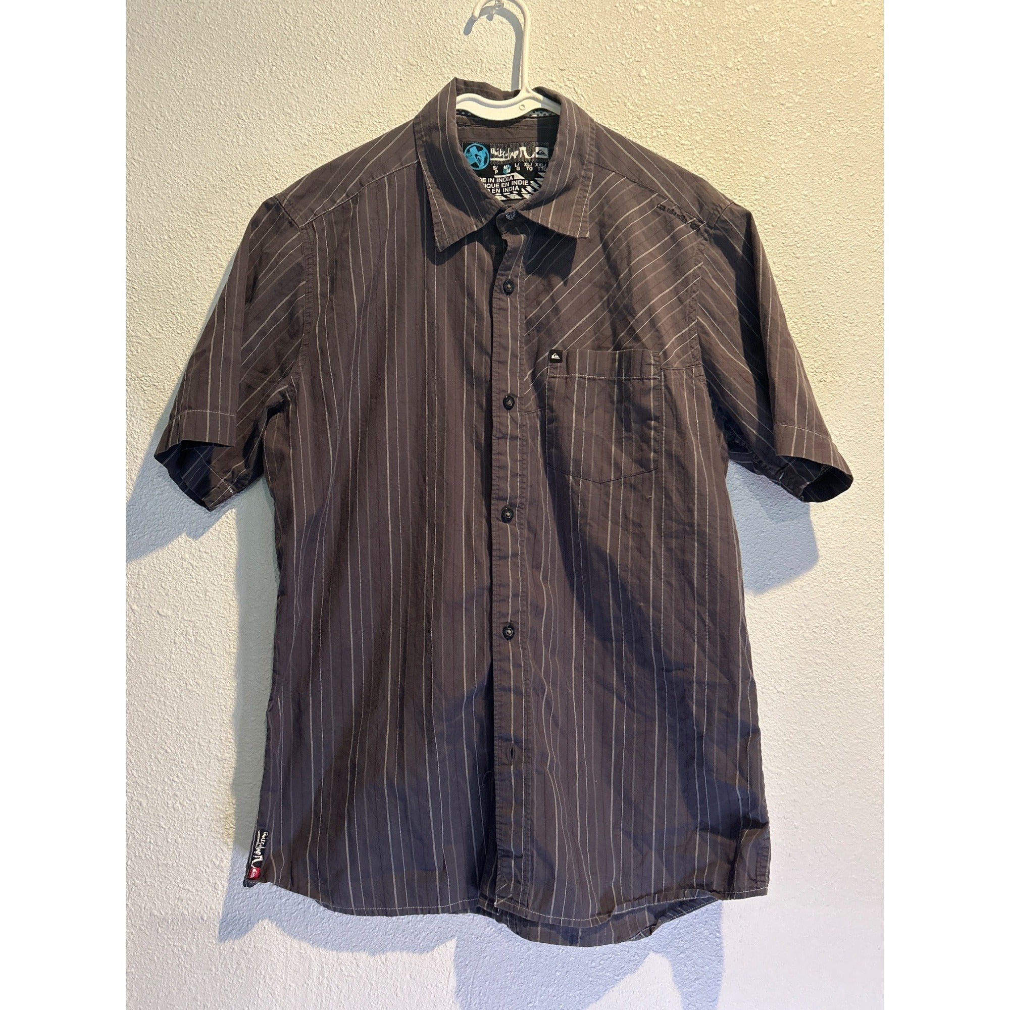 Quicksilver Short Sleeve Button Up Shirt Mens Medium Gray Pinstripe