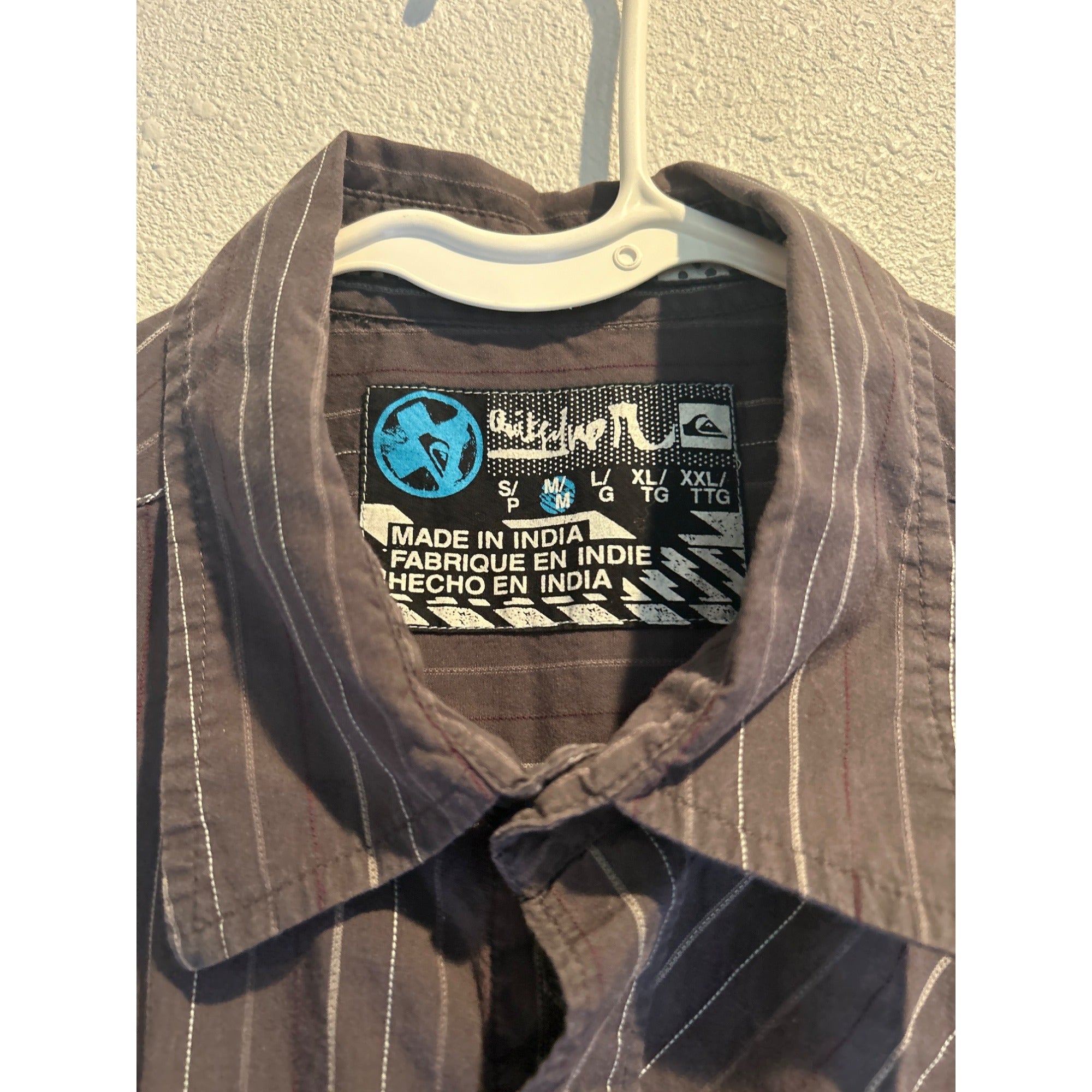 Quicksilver Short Sleeve Button Up Shirt Mens Medium Gray Pinstripe